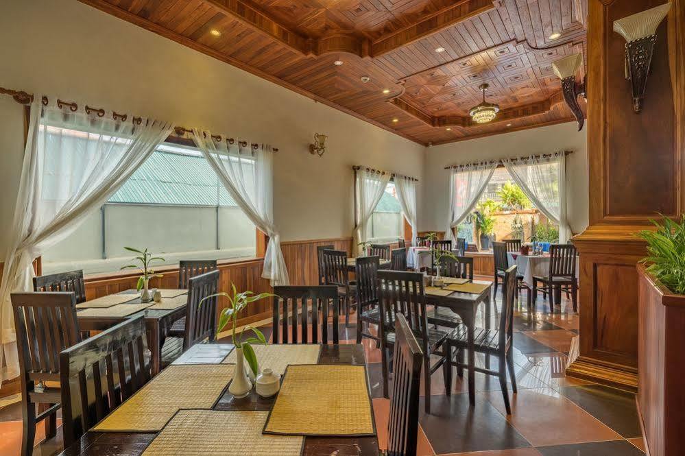 Kingfisher Angkor Hotel Сием Реап Екстериор снимка