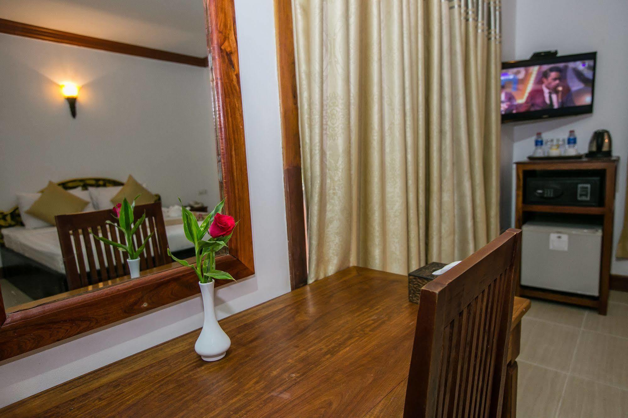 Kingfisher Angkor Hotel Сием Реап Екстериор снимка