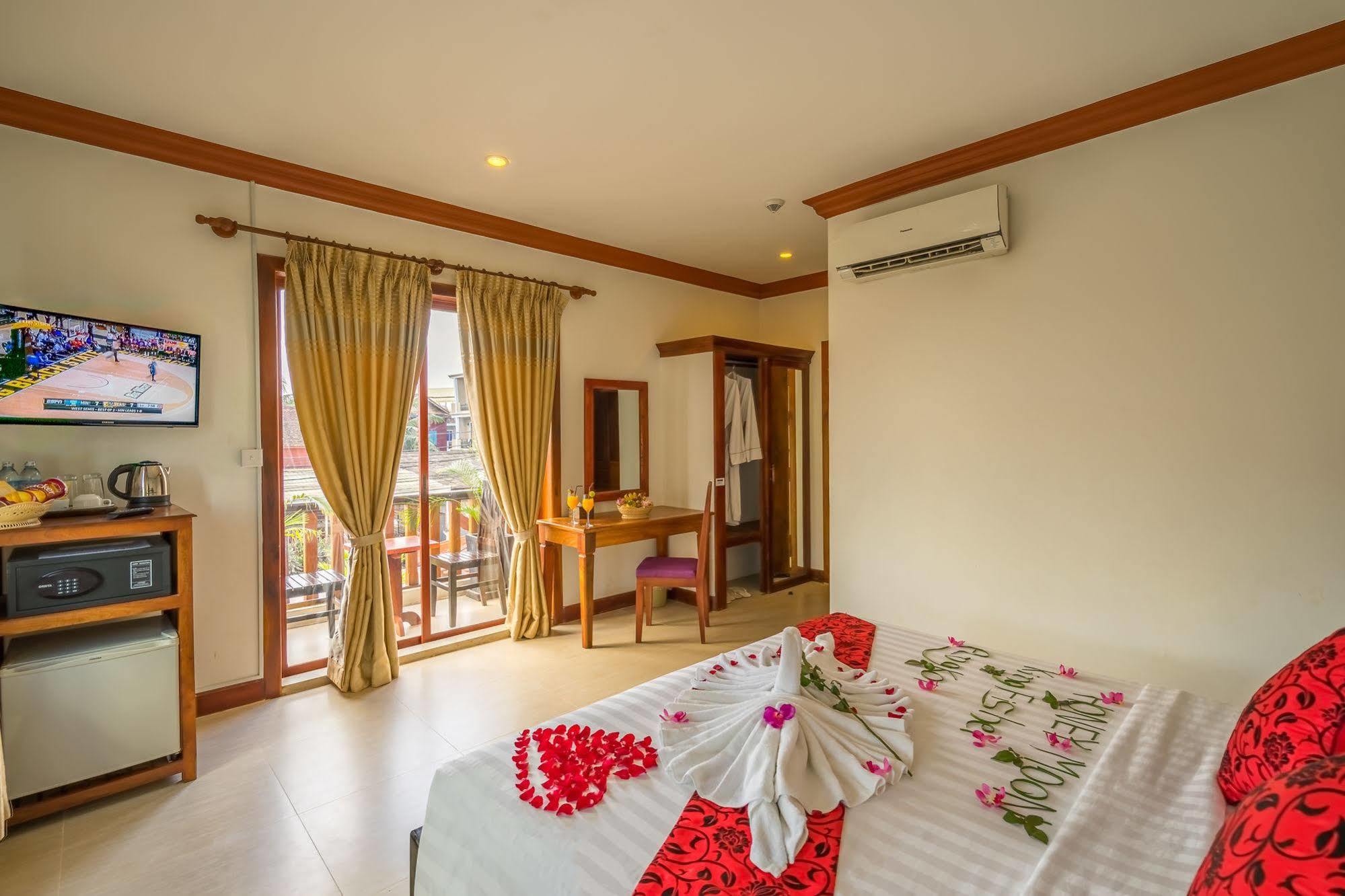 Kingfisher Angkor Hotel Сием Реап Екстериор снимка