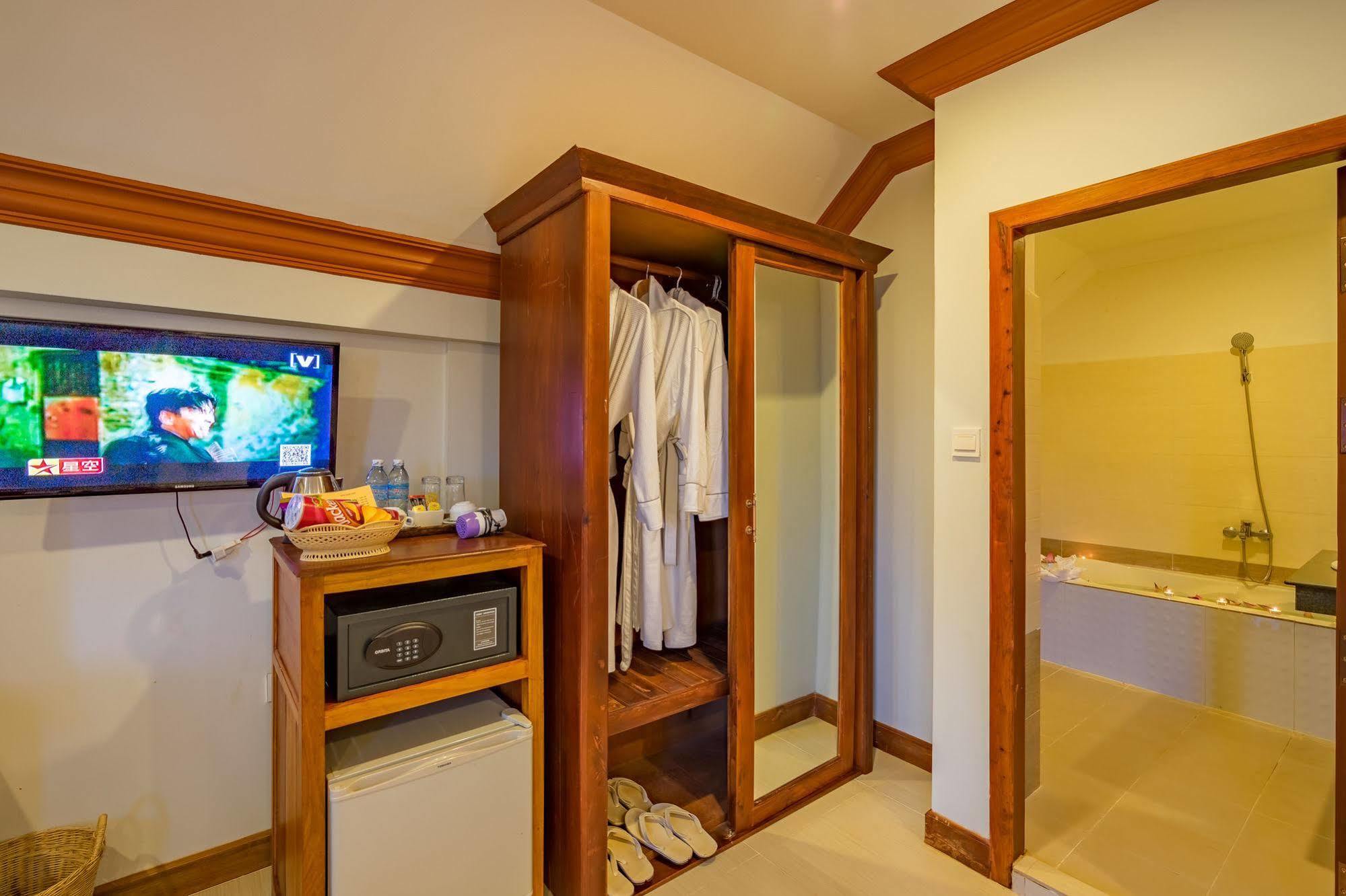 Kingfisher Angkor Hotel Сием Реап Екстериор снимка