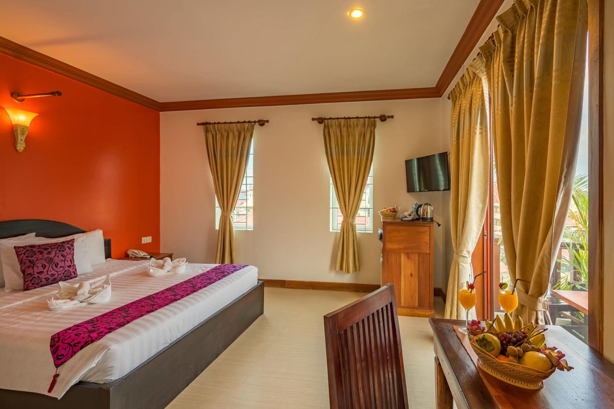 Kingfisher Angkor Hotel Сием Реап Екстериор снимка