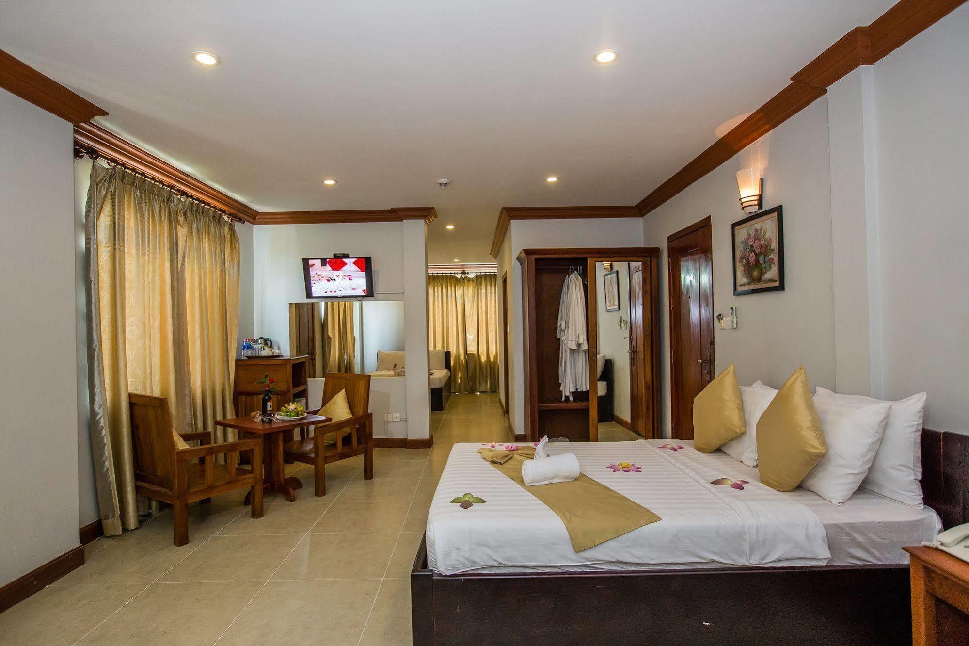 Kingfisher Angkor Hotel Сием Реап Екстериор снимка
