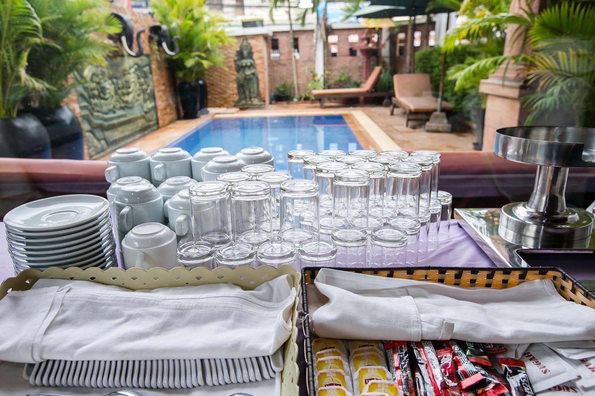 Kingfisher Angkor Hotel Сием Реап Екстериор снимка