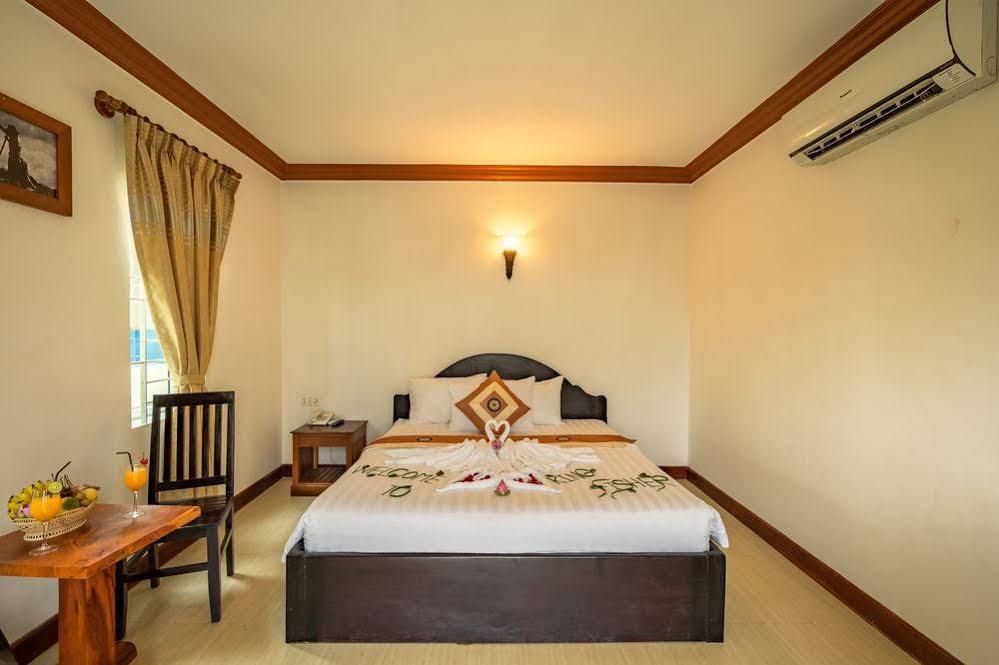 Kingfisher Angkor Hotel Сием Реап Екстериор снимка
