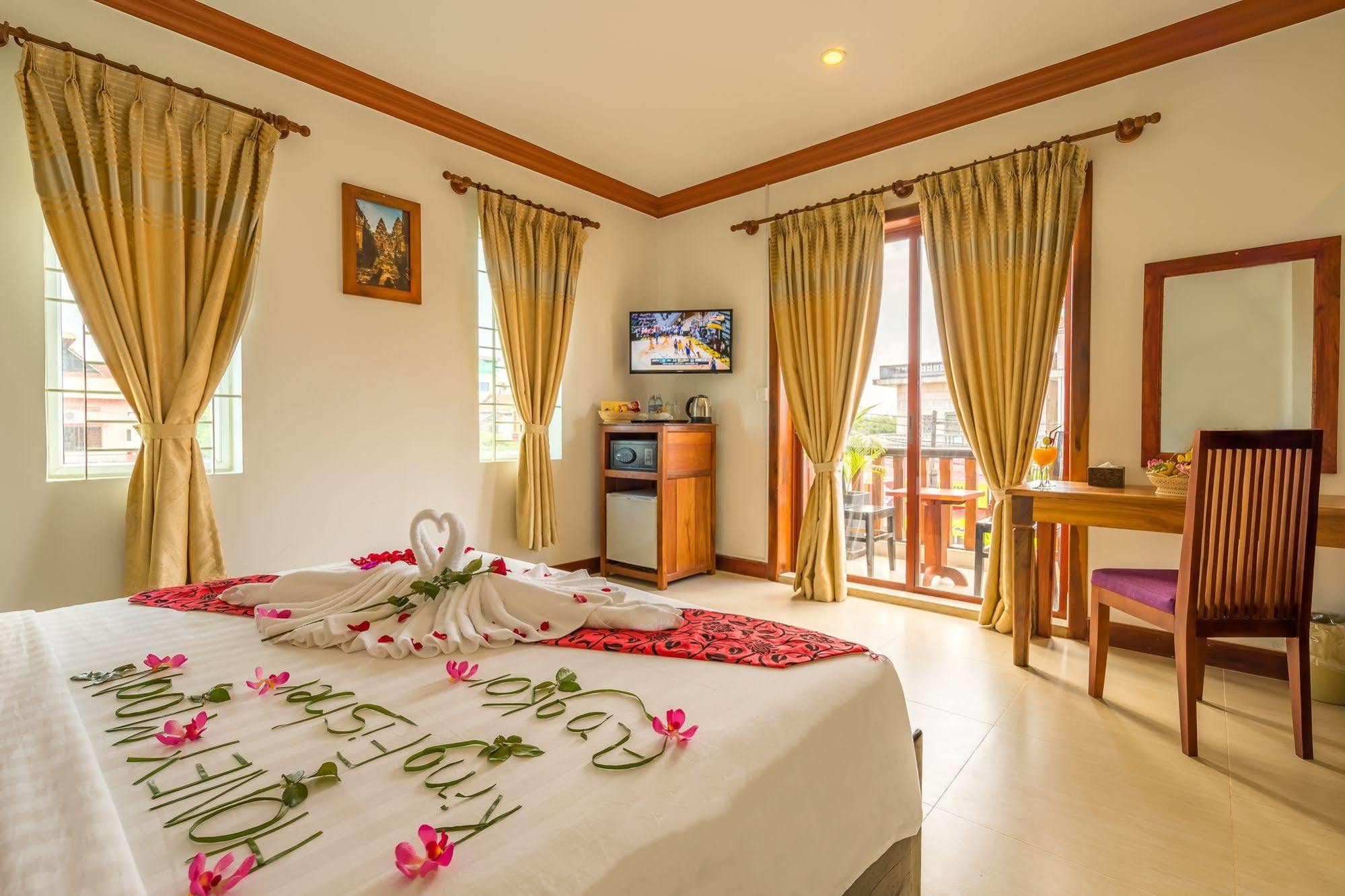 Kingfisher Angkor Hotel Сием Реап Екстериор снимка