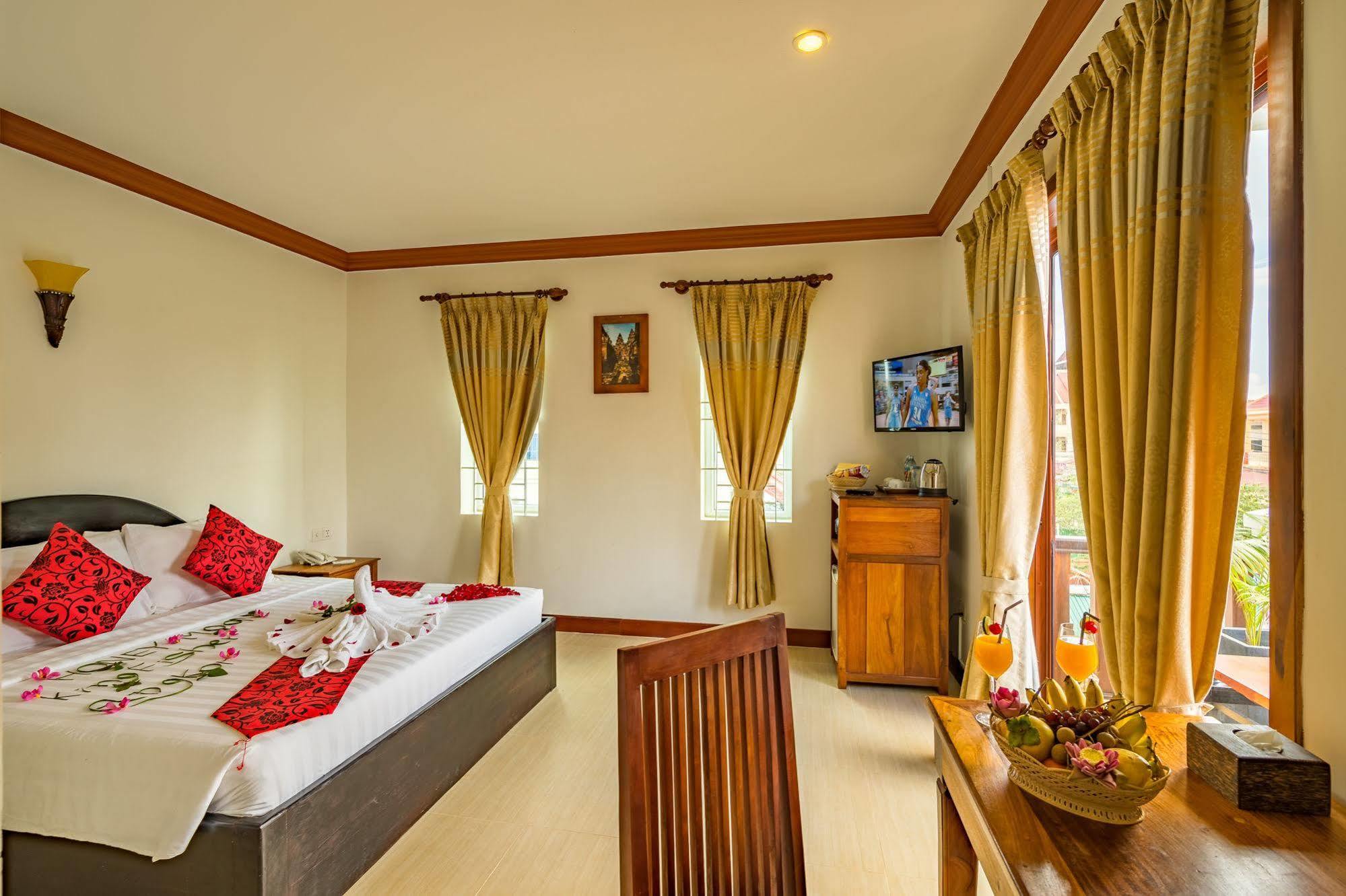 Kingfisher Angkor Hotel Сием Реап Екстериор снимка