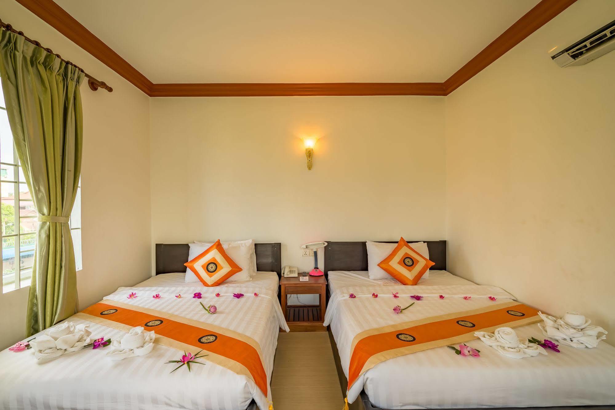 Kingfisher Angkor Hotel Сием Реап Екстериор снимка